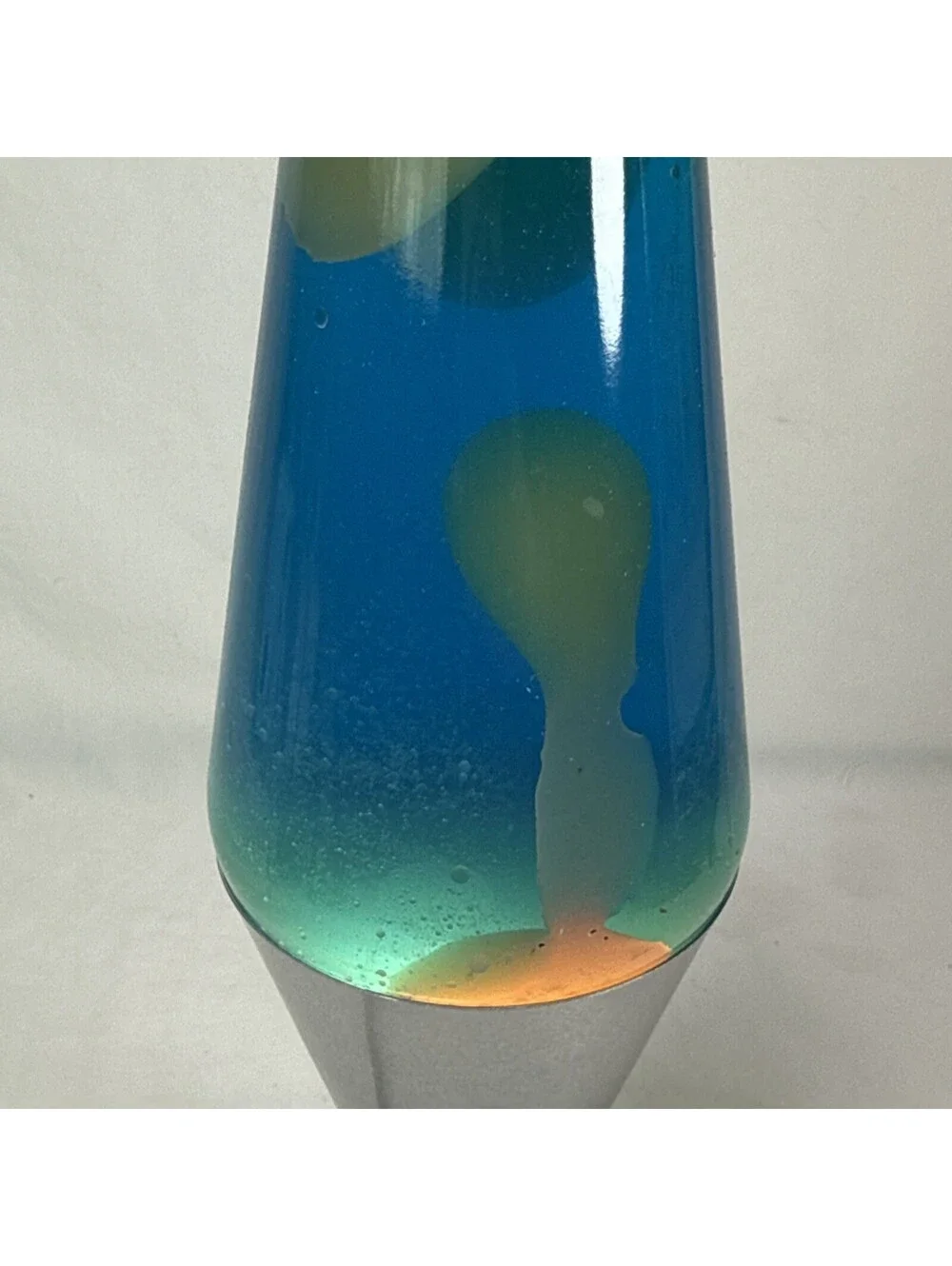 14.5” Lava Lamp Blue Liquid Yellow/white Wax lava Silver Base Works New Bulb